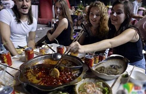 火鍋當(dāng)選國民美食，“她經(jīng)濟”成重頭戲|餐飲界