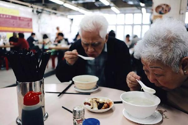 老順德人開(kāi)的粥店，不僅在香港站穩(wěn)腳跟，還得到了周潤(rùn)發(fā)的喜歡