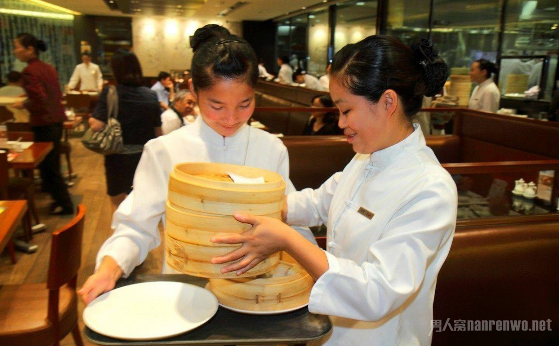 16歲女孩飯店打工20天，結算工資時卻欠老板195元|餐飲界