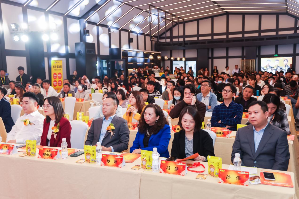 板栗界的“炒王”！上海小伙年炒20噸，勇奪板栗炒制大賽冠軍|餐飲界